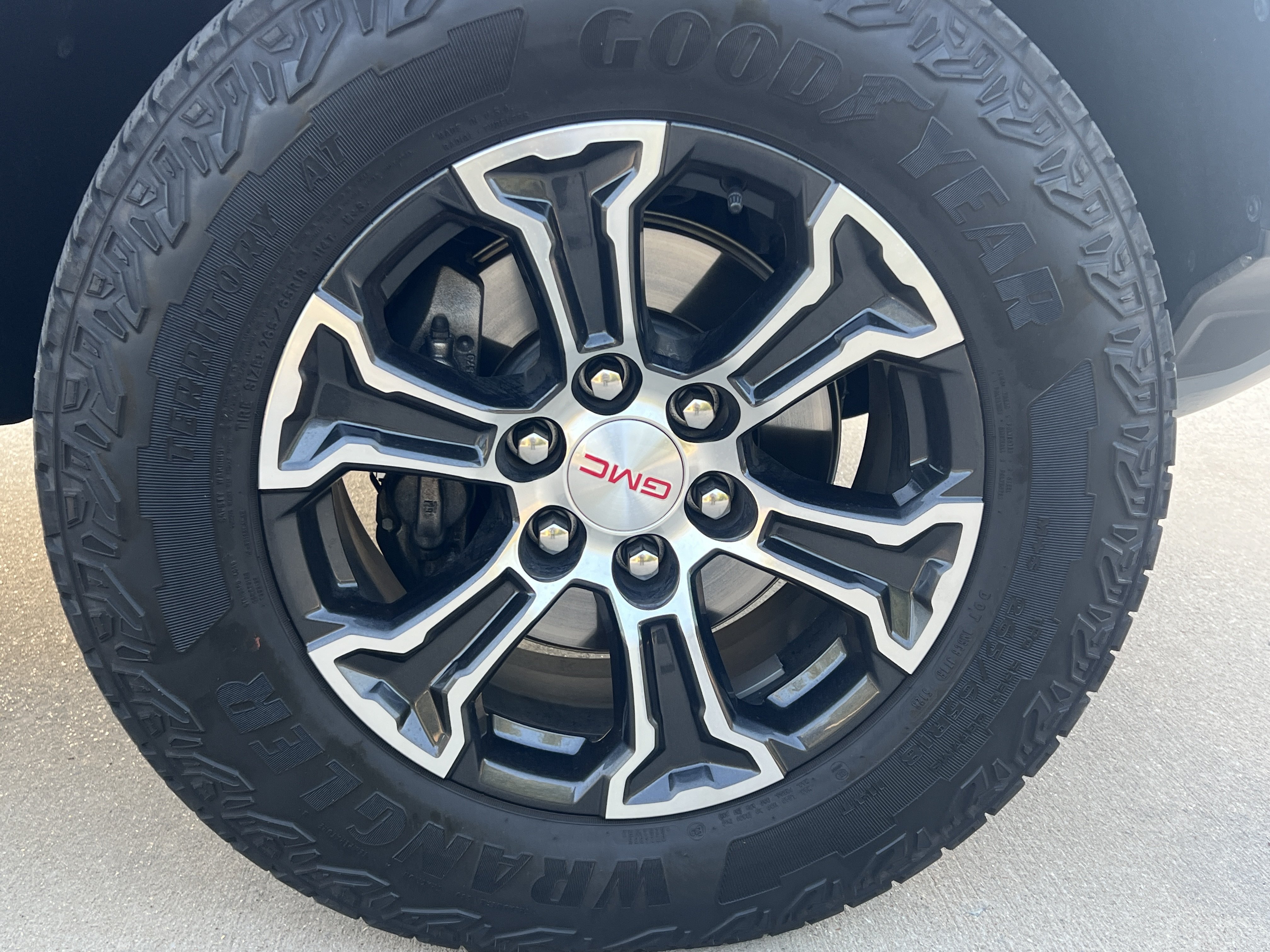 Used 2024 GMC Canyon AT4 w/ Technology Package AWD/4WD image 11