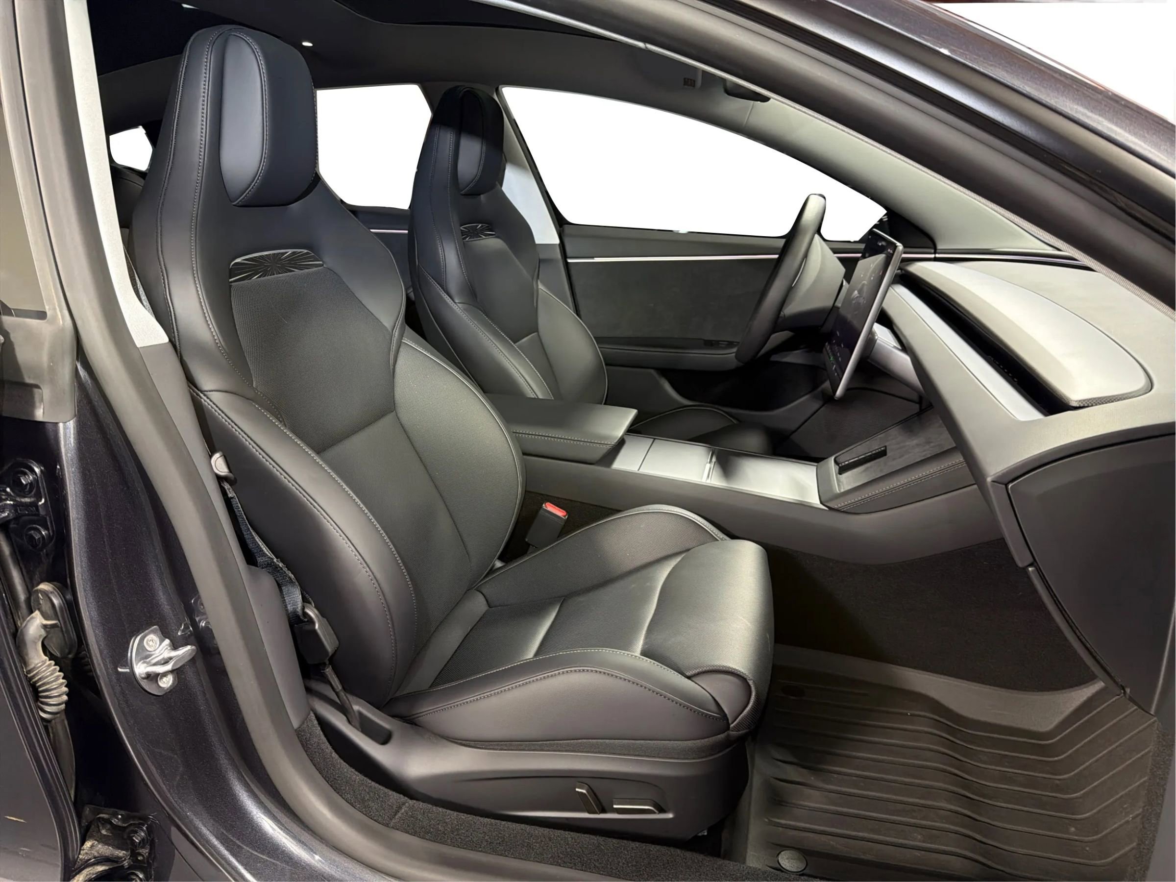 Used 2024 Tesla Model 3 Performance image 28