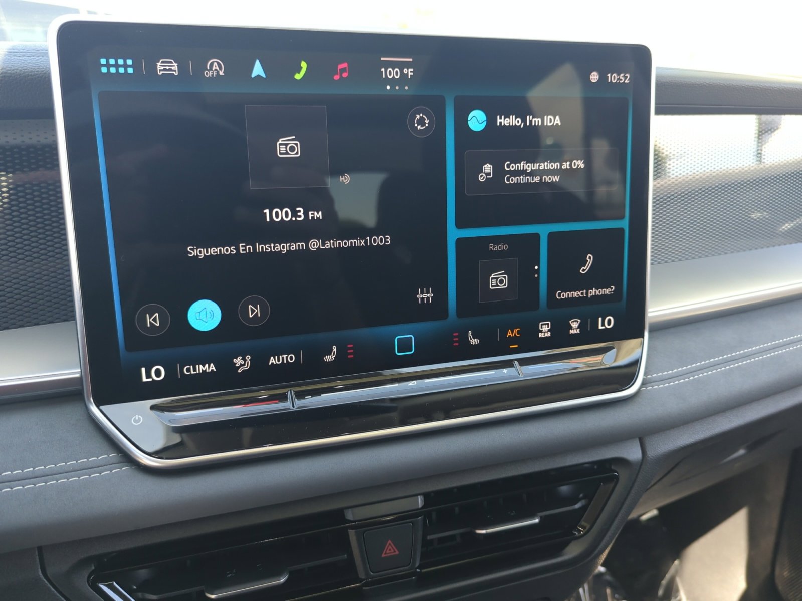 New 2025 Volkswagen Tiguan SE image 12