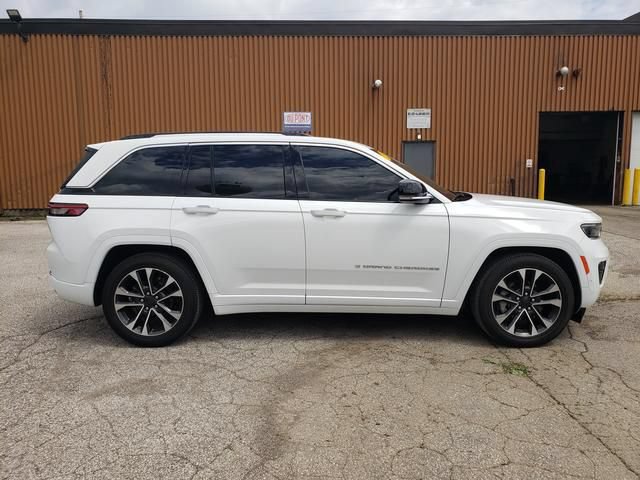 Used 2023 Jeep Grand Cherokee Overland w/ Luxury Tech Group IV AWD/4WD image 2