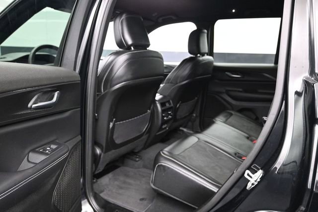 Used 2025 Jeep Grand Cherokee Altitude AWD/4WD image 20