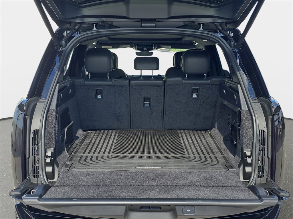 Certified 2025 Land Rover Range Rover SE image 12