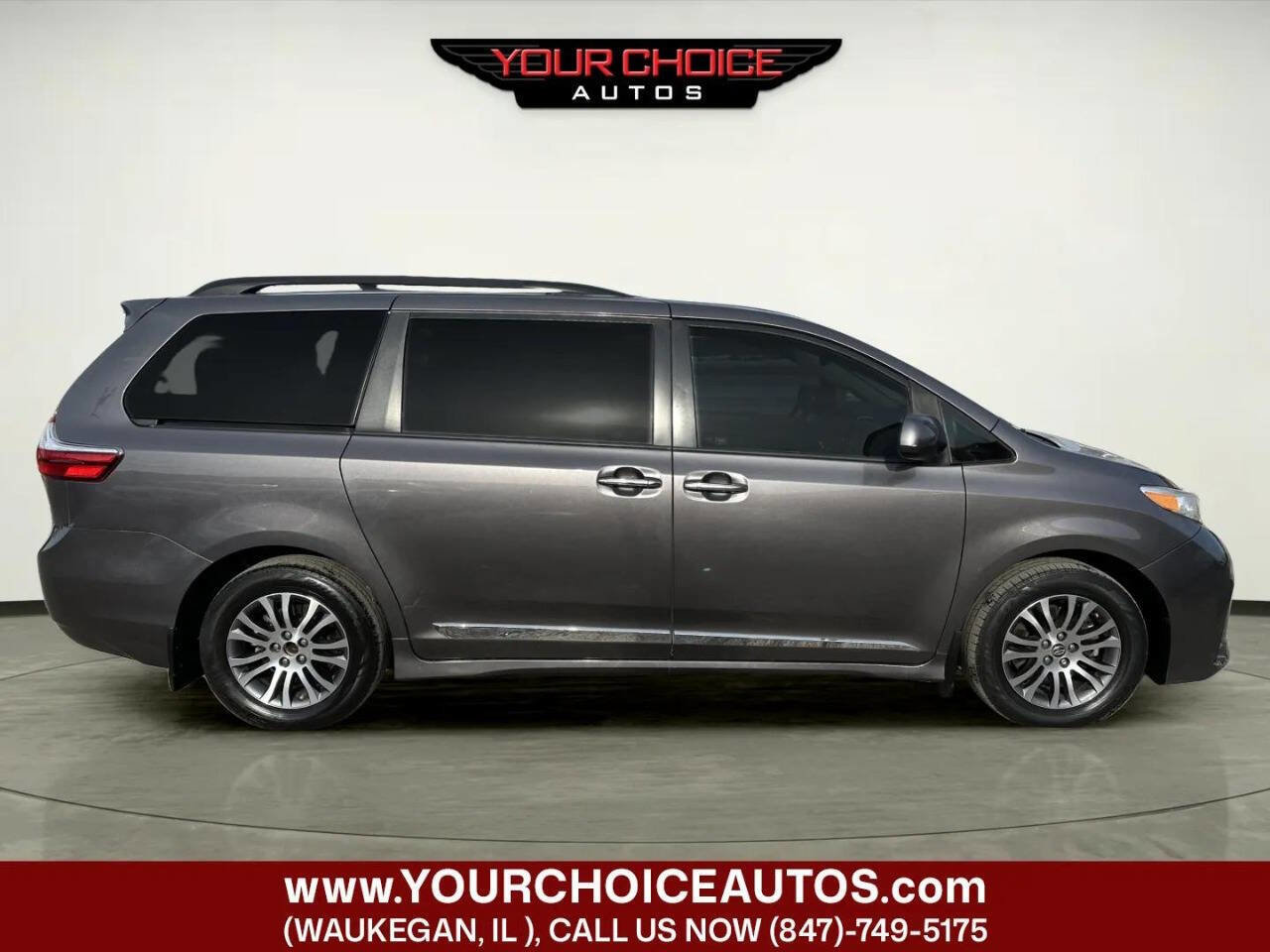 Used 2018 Toyota Sienna XLE w/ XLE Navigation Package FWD image 6