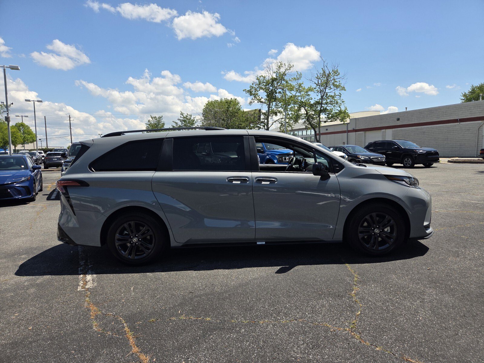 Certified 2025 Toyota Sienna XSE w/ XSE Plus Package AWD/4WD image 5