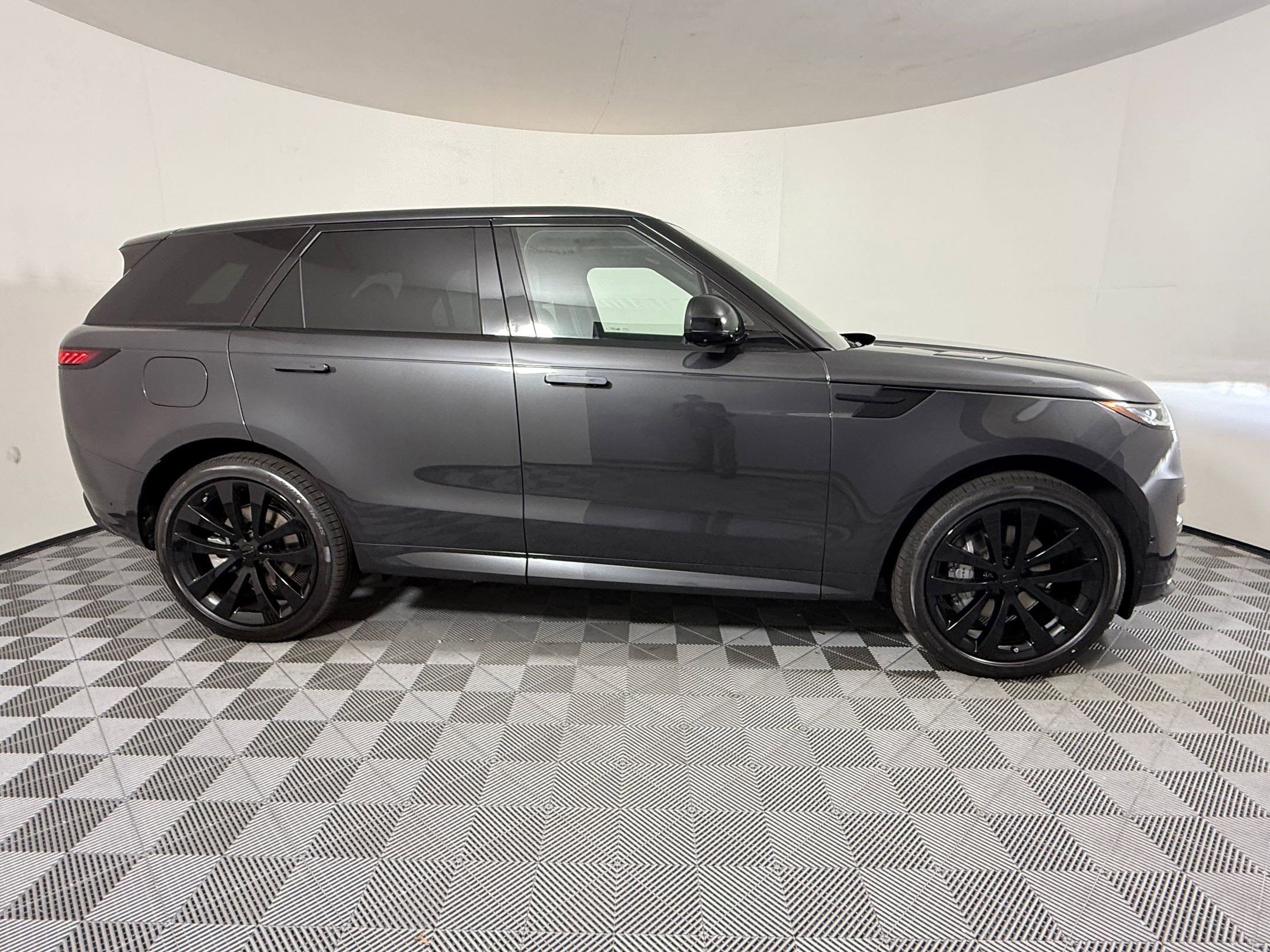 New 2026 Land Rover Range Rover Sport Dynamic SE AWD/4WD image 7
