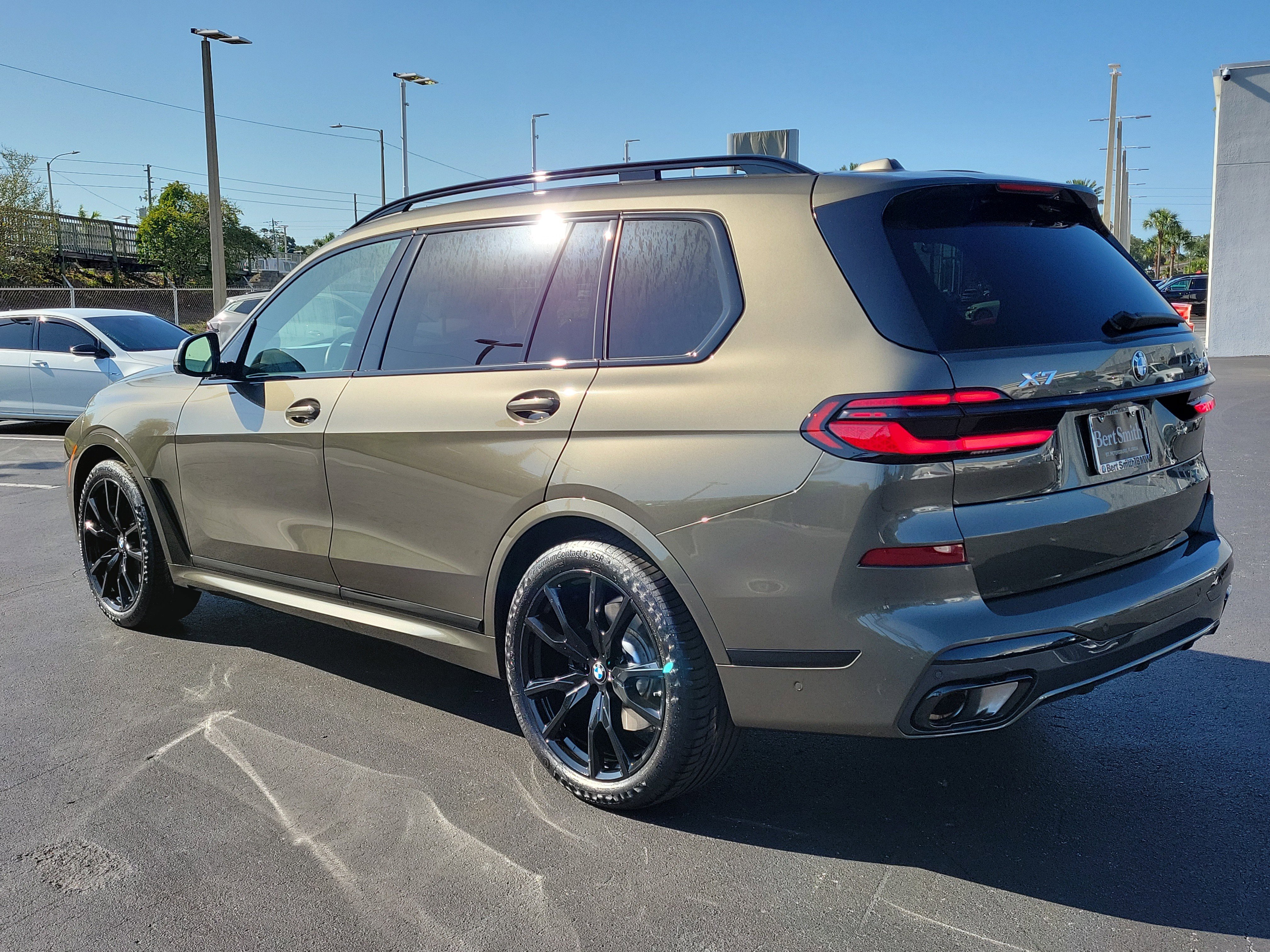Used 2026 BMW X7 xDrive40i w/ M Sport Package AWD/4WD image 4