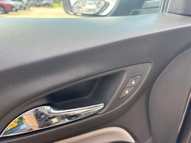 Used 2020 Chevrolet Equinox LS w/ LS Convenience Package AWD/4WD image 11