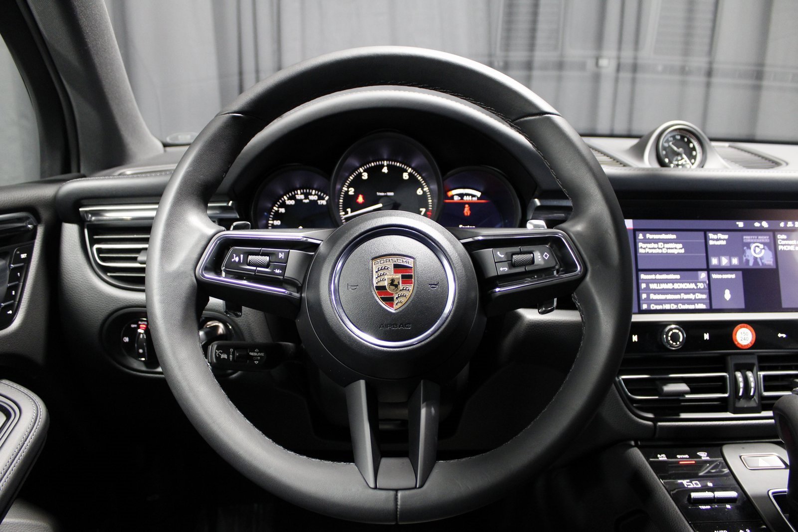 Certified 2025 Porsche Macan image 27