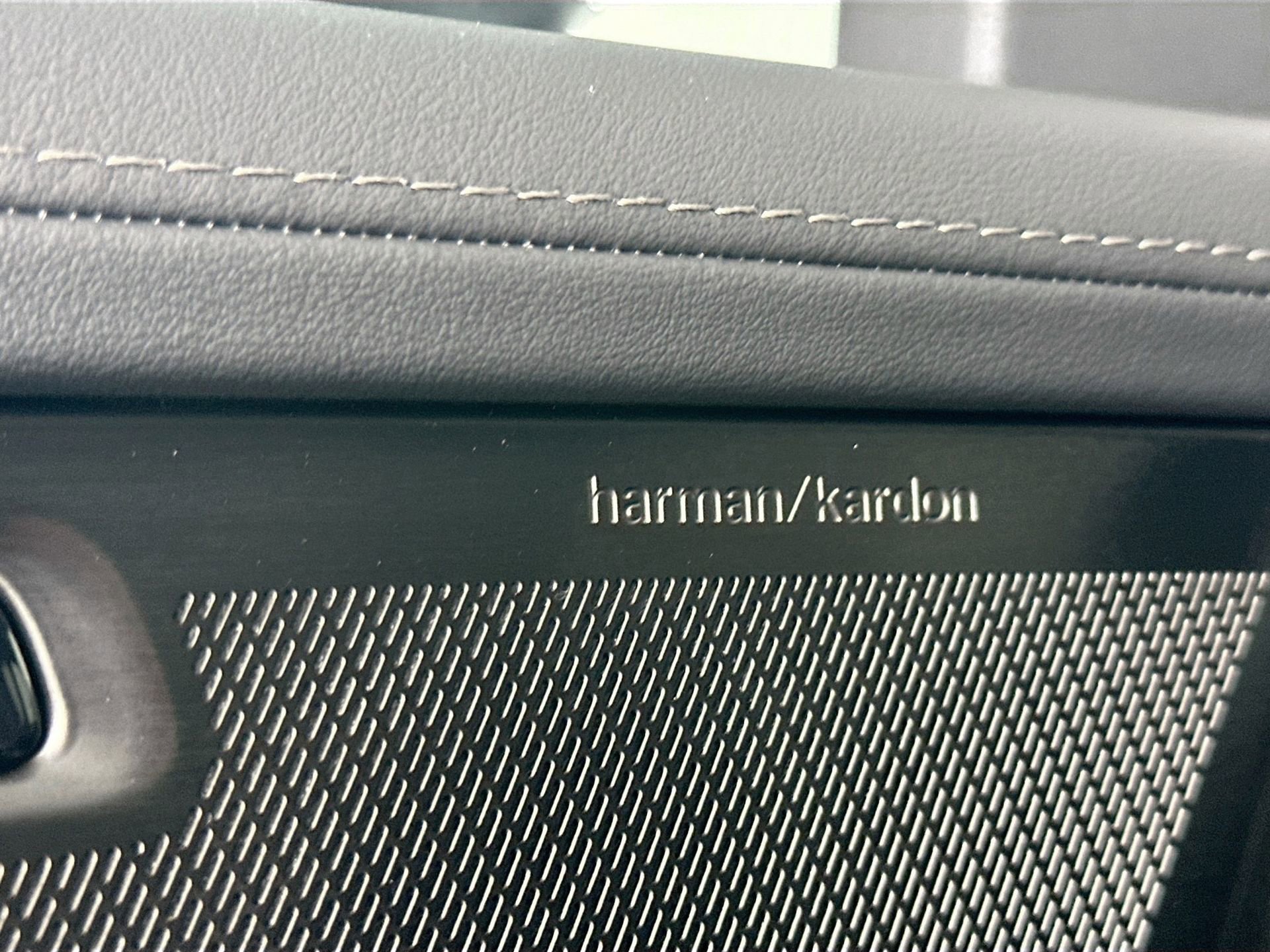 New 2026 Volvo XC90 B5 Plus w/ Protection Package Premier AWD/4WD image 18