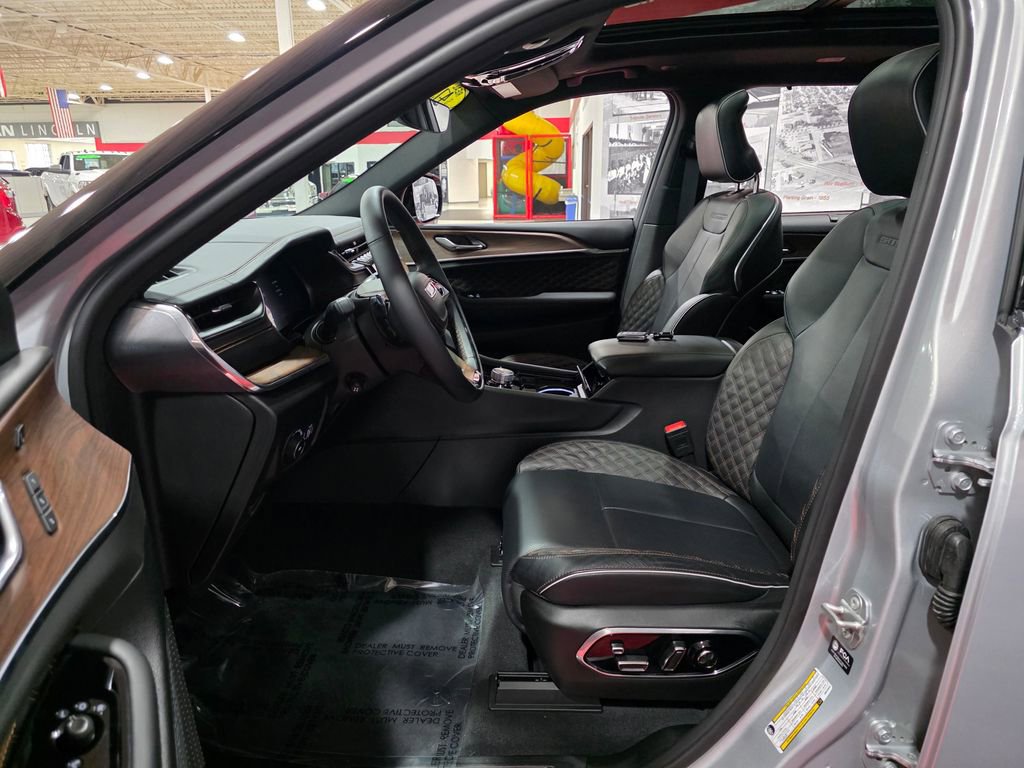 Used 2024 Jeep Grand Cherokee L Summit w/ Luxury Tech Group V image 14