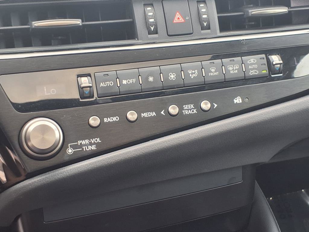 Used 2023 Lexus ES 350 w/ Accessory Package (Z2) image 19