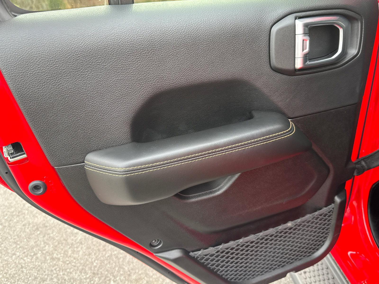 Used 2025 Jeep Wrangler Sahara image 22