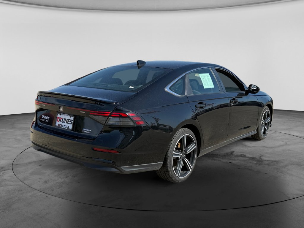 Used 2024 Honda Accord Sport image 9