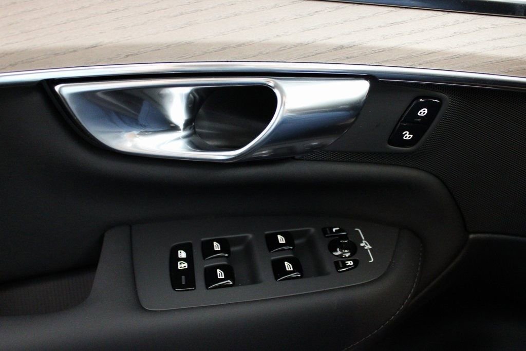 New 2025 Volvo XC90 B6 Core w/ Protection Package image 19