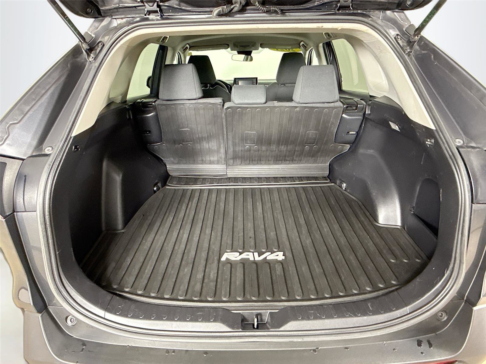 Used 2021 Toyota RAV4 LE image 24