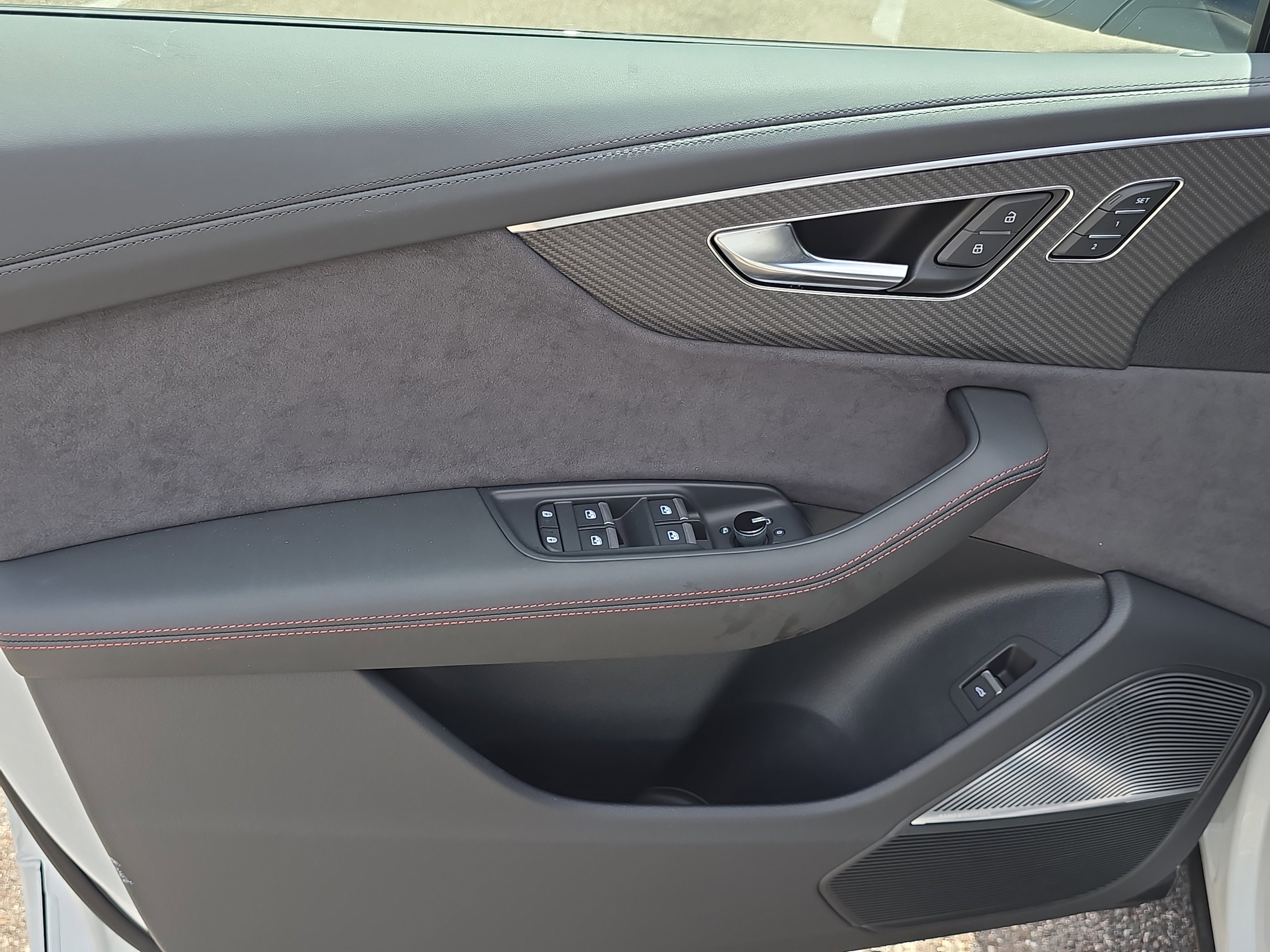 New 2025 Audi RS Q8 performance image 16