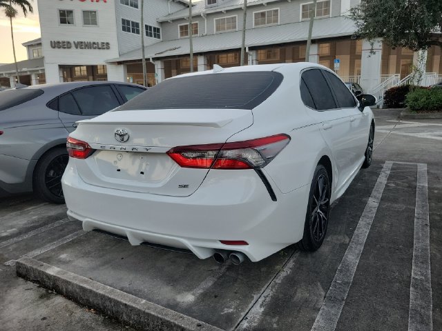 Used 2023 Toyota Camry SE FWD image 4