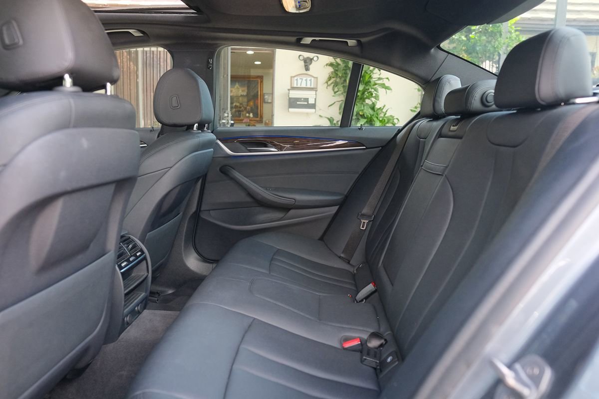 Used 2019 BMW 530i w/ Convenience Package RWD image 32