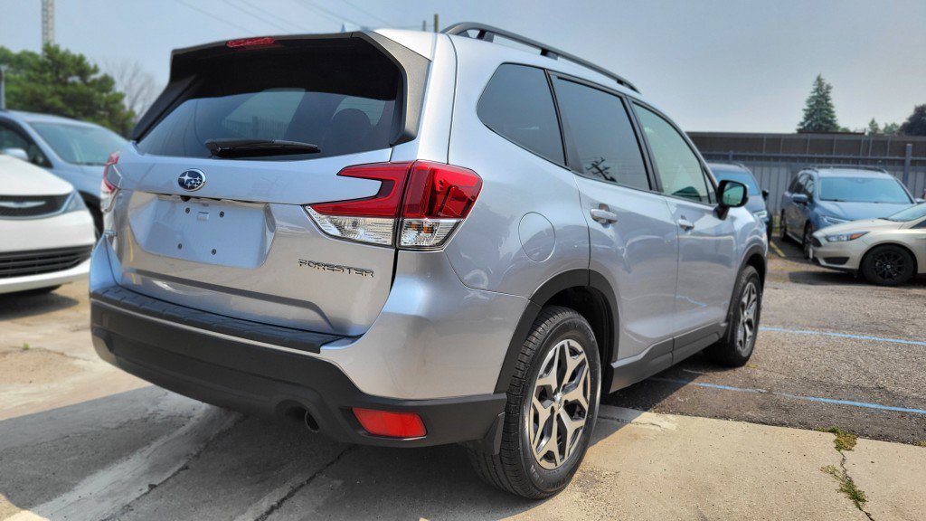 Used 2023 Subaru Forester Premium image 10