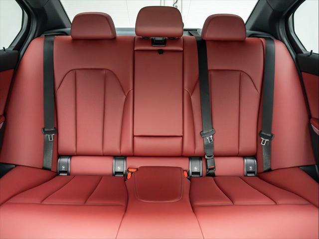 Used 2024 BMW 330i Sedan w/ Premium Package RWD image 18