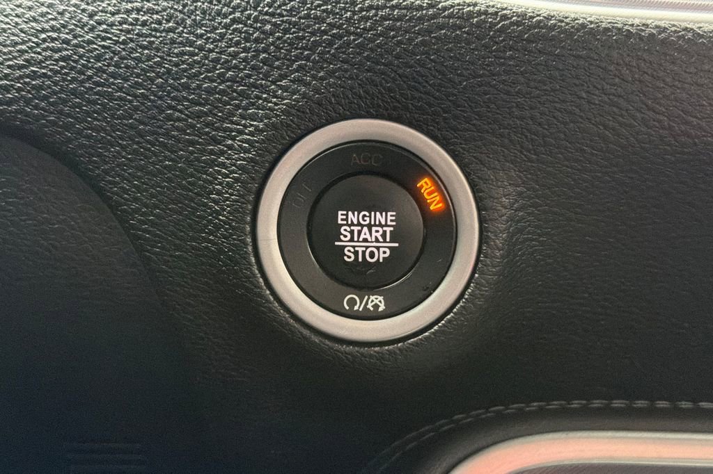 Used 2019 Dodge Challenger SXT image 21