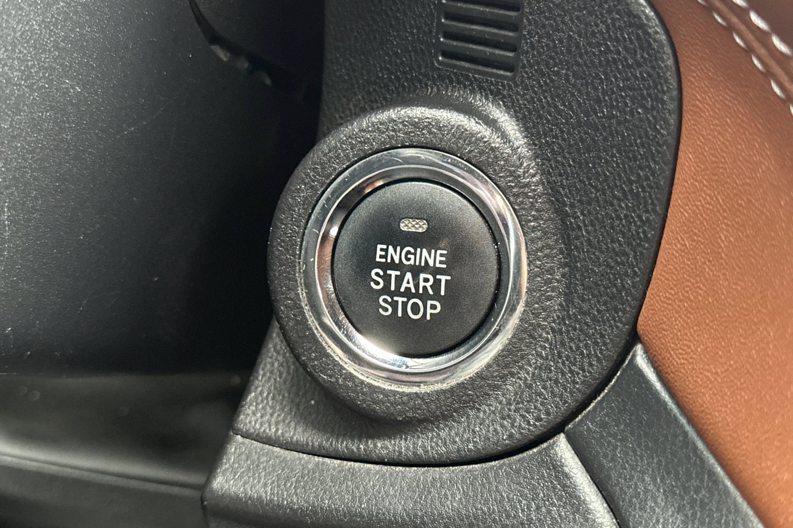 Used 2020 Subaru Outback Touring w/ Popular Package #2 image 35