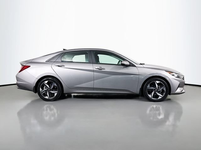 Used 2023 Hyundai Elantra SEL w/ Convenience Package FWD image 8