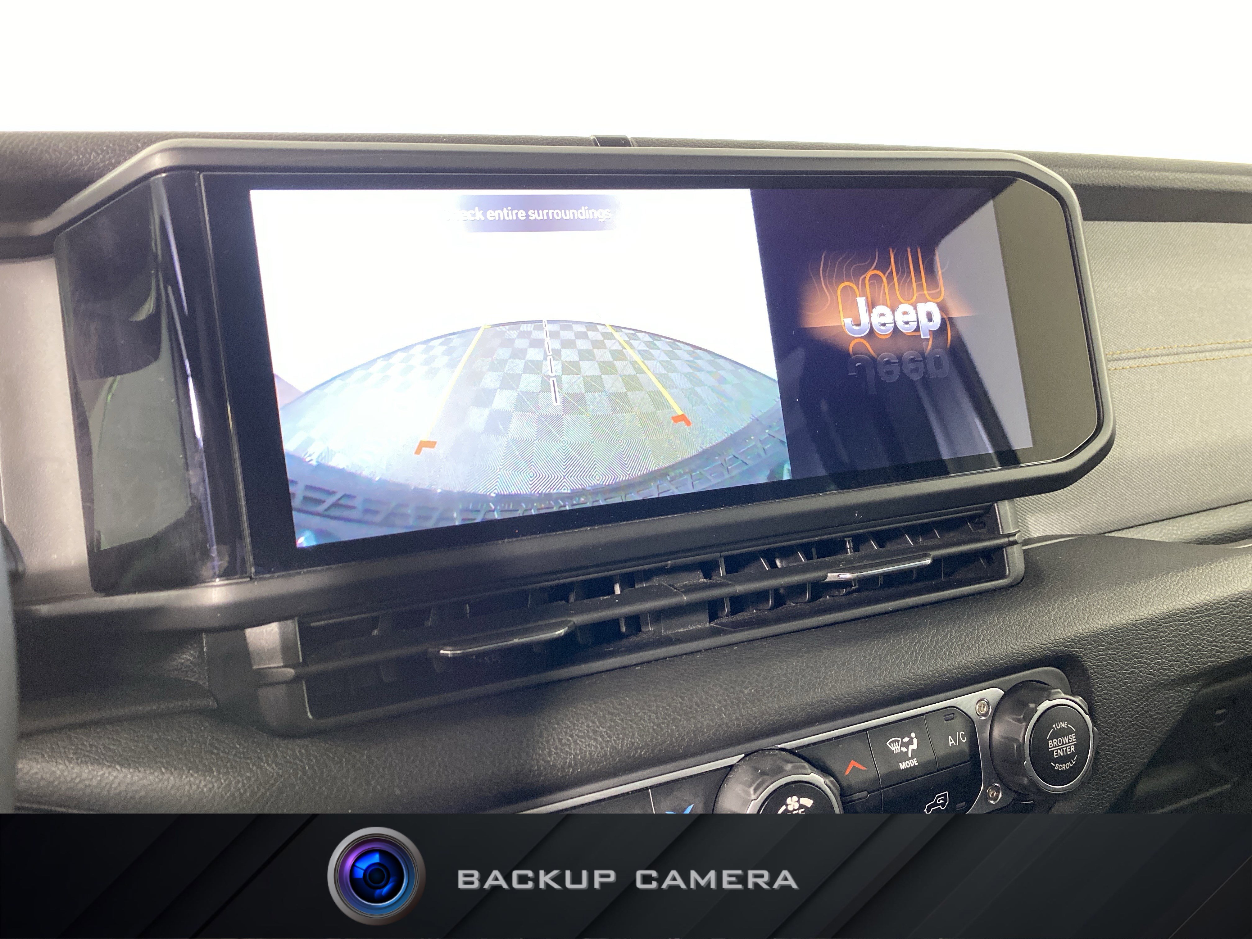 Used 2025 Jeep Wrangler Willys AWD/4WD image 4