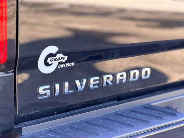 Used 2017 Chevrolet Silverado 1500 LT w/ Midnight Edition image 27