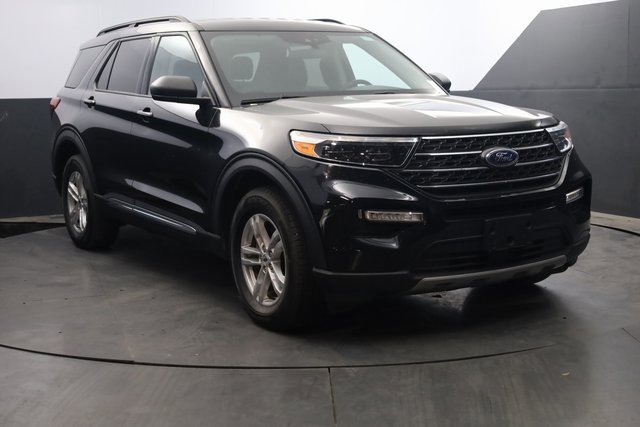 Used 2023 Ford Explorer XLT w/ Equipment Group 202A image 2