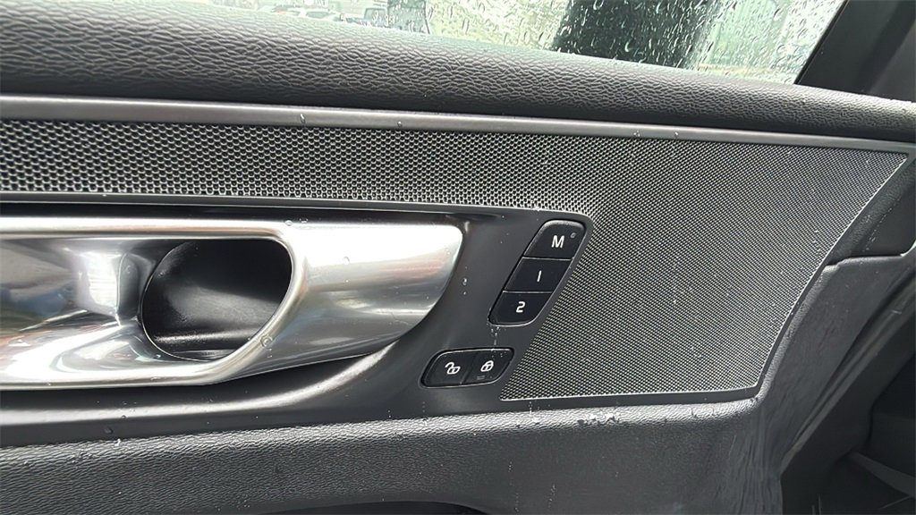 Certified 2025 Volvo XC60 B5 Plus image 14