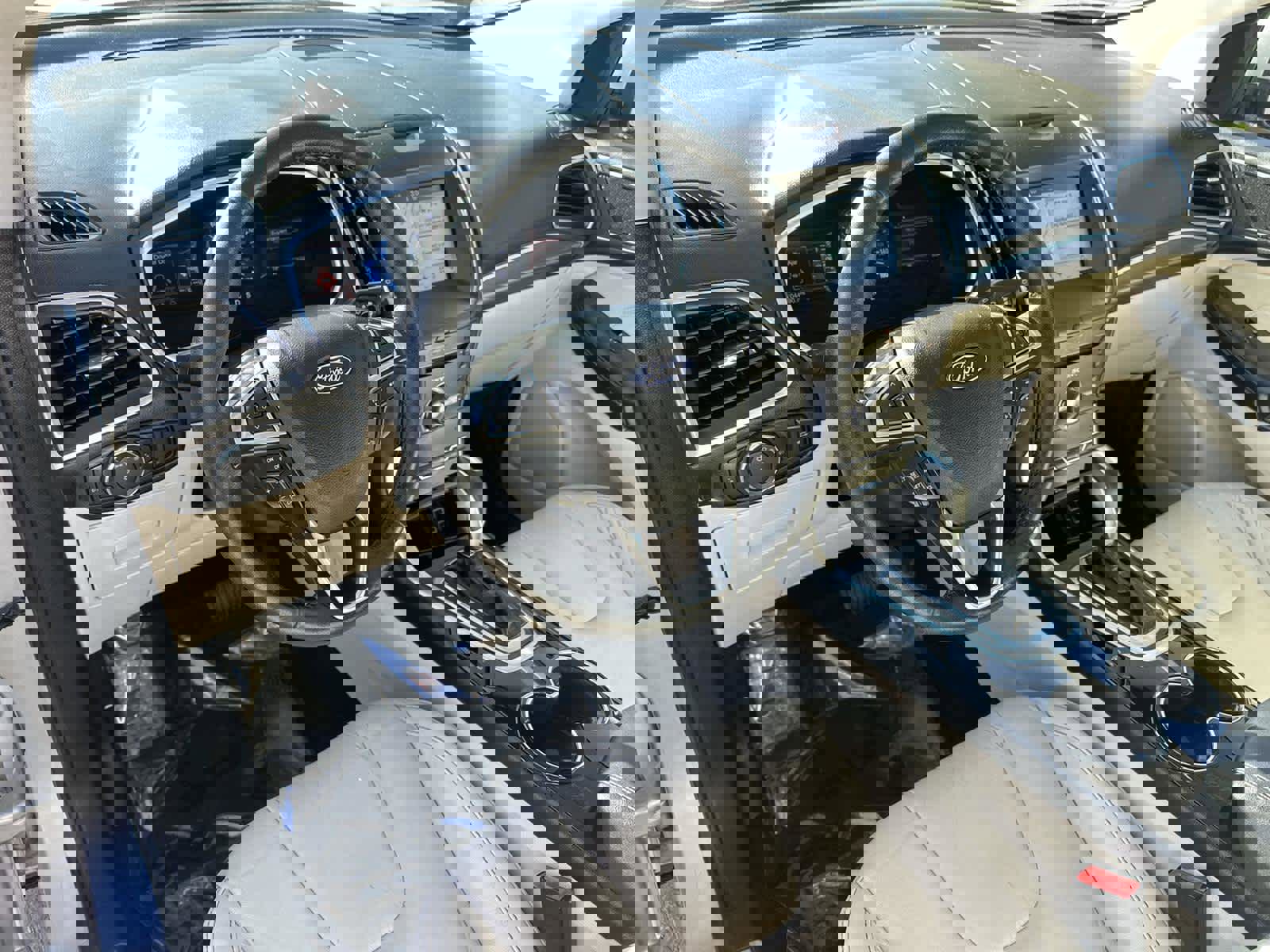 Used 2016 Ford Edge Titanium w/ Technology Package image 2