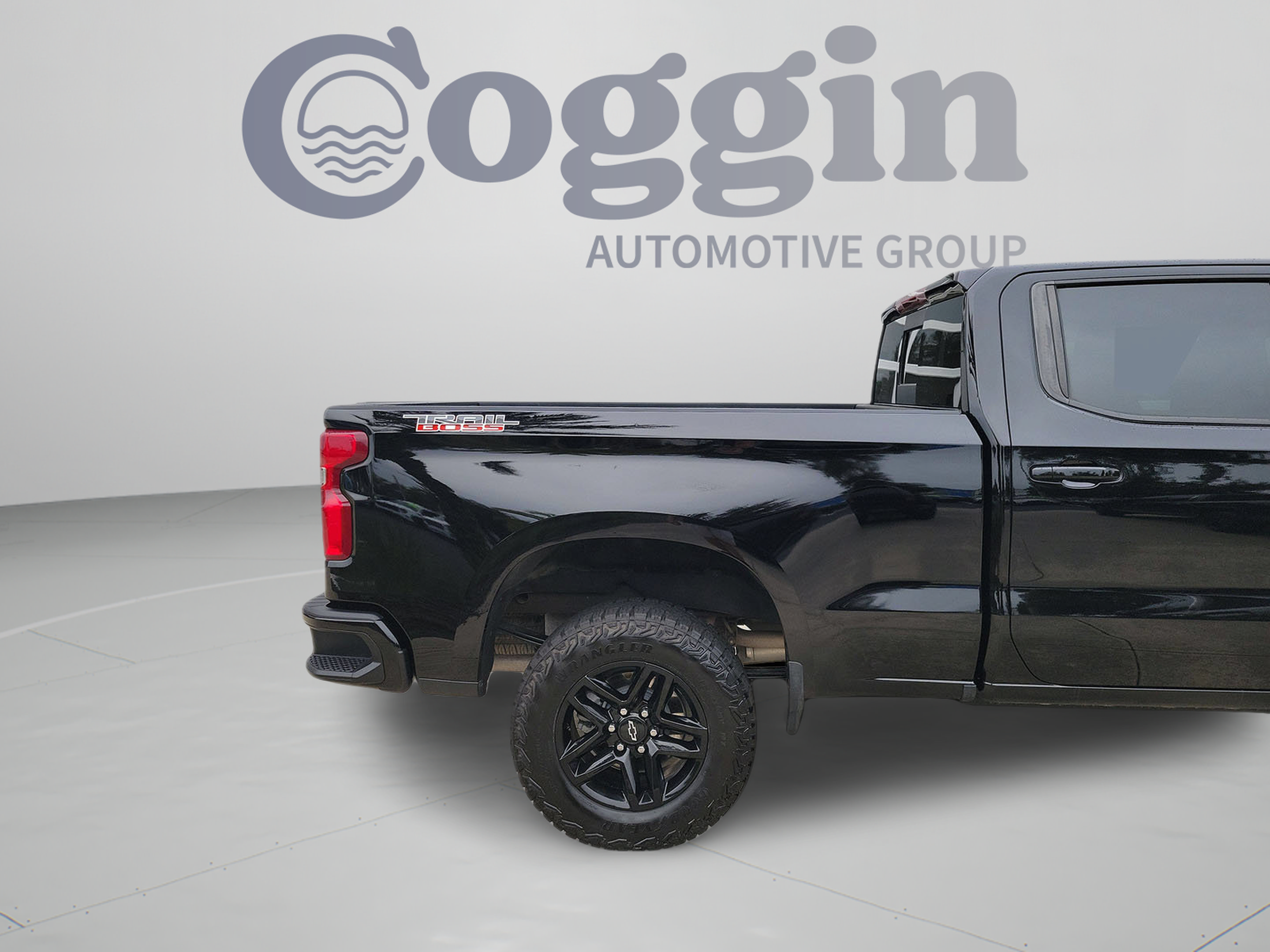 Used 2024 Chevrolet Silverado 1500 LT Trail Boss w/ Convenience Package II AWD/4WD image 27