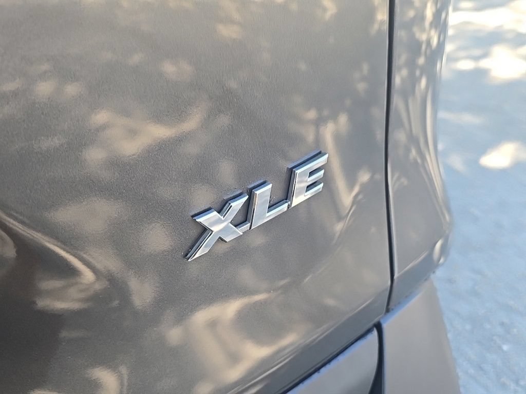 Used 2020 Toyota RAV4 XLE FWD image 14