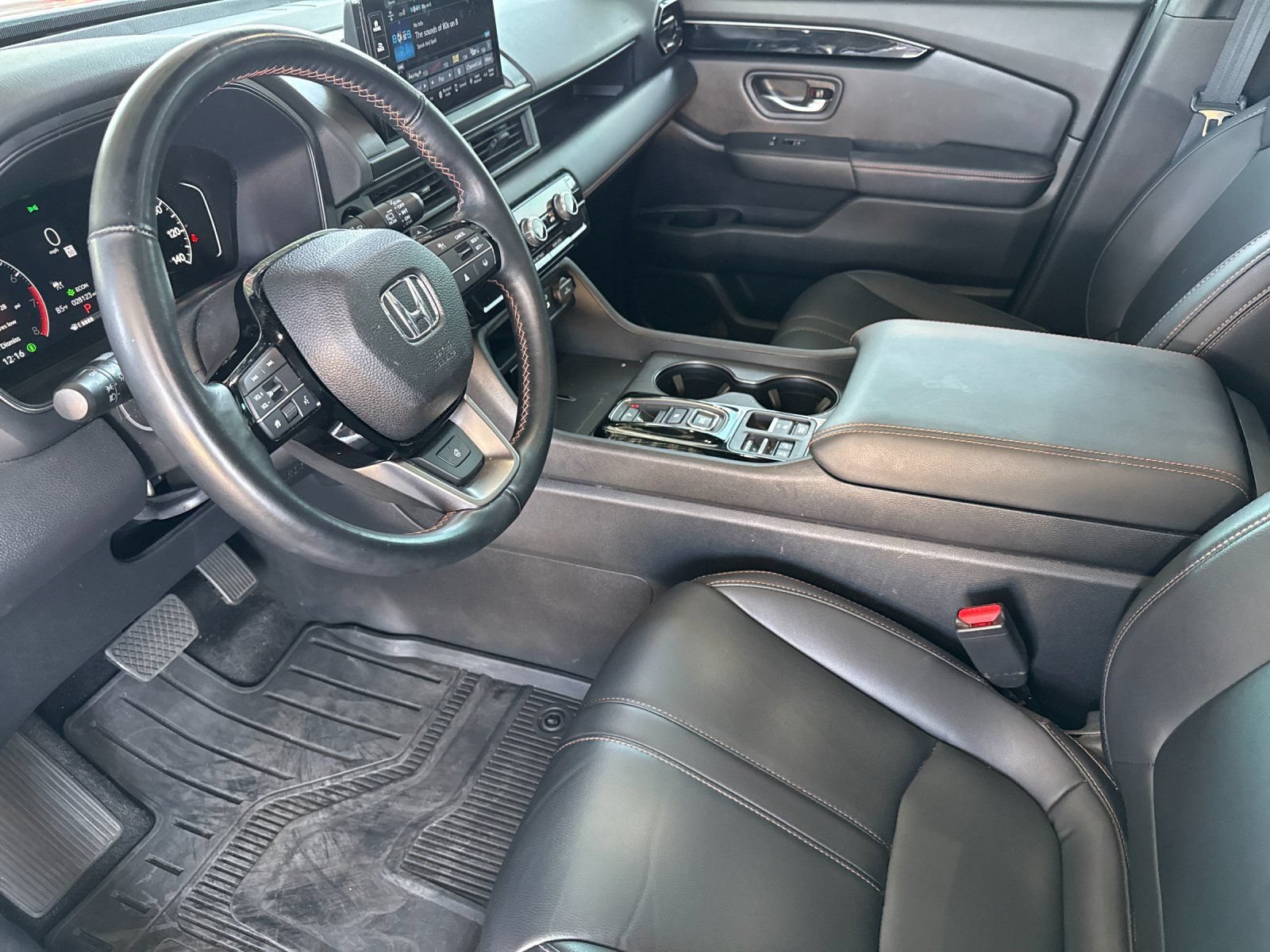 Used 2025 Honda Pilot TrailSport image 9