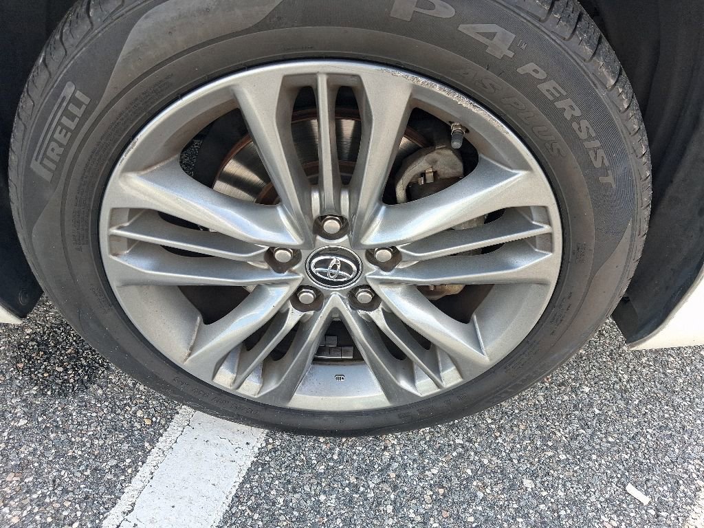 Used 2017 Toyota Camry SE FWD image 13