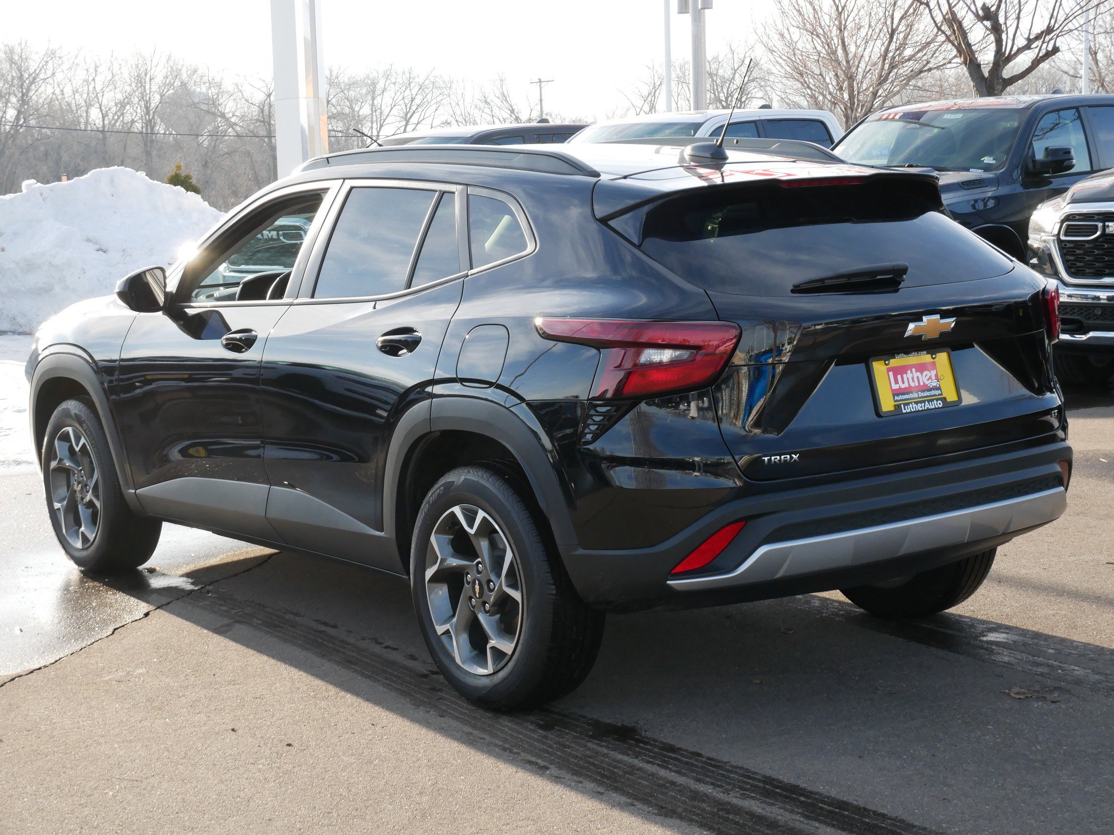 Used 2025 Chevrolet Trax LT w/ LT Convenience Package image 5