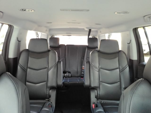 Used 2018 Cadillac Escalade ESV 4WD image 37