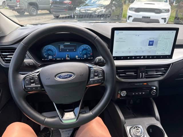 Used 2025 Ford Escape Platinum AWD/4WD image 10