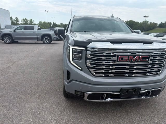 Used 2024 GMC Sierra 1500 Denali w/ Technology Package AWD/4WD image 7