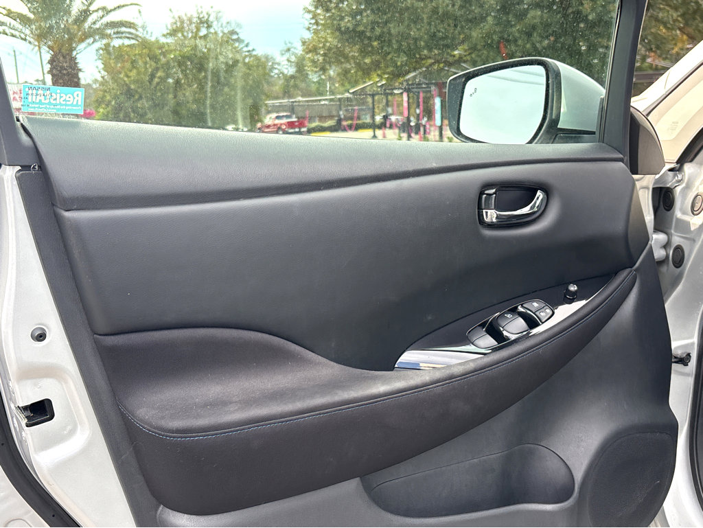 Used 2019 Nissan Leaf SV w/ SV Technology Package image 14