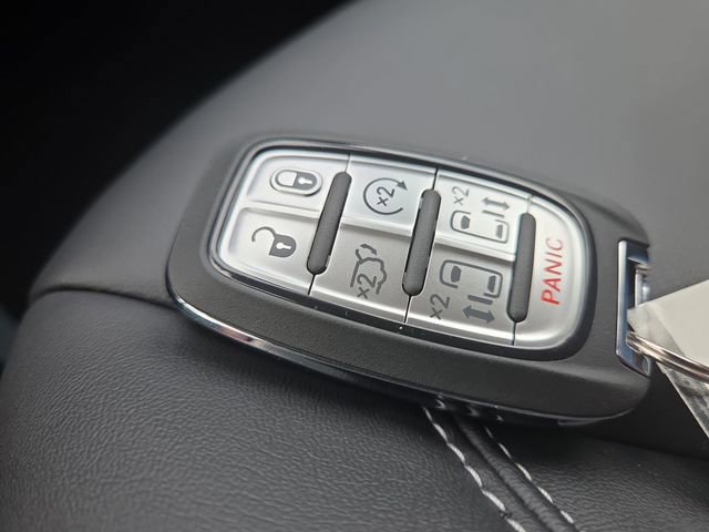 New 2026 Chrysler Pacifica Select image 30