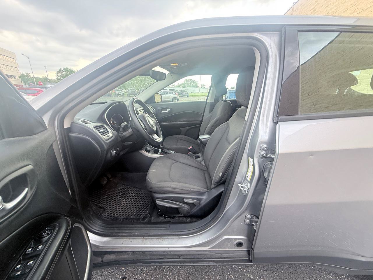 Used 2018 Jeep Compass Sport w/ Cold Weather Group AWD/4WD image 9