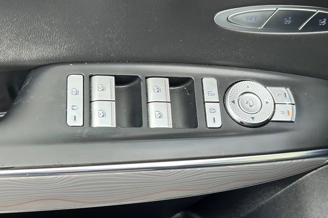 Used 2024 Genesis GV70 2.5T w/ Advanced Package image 15