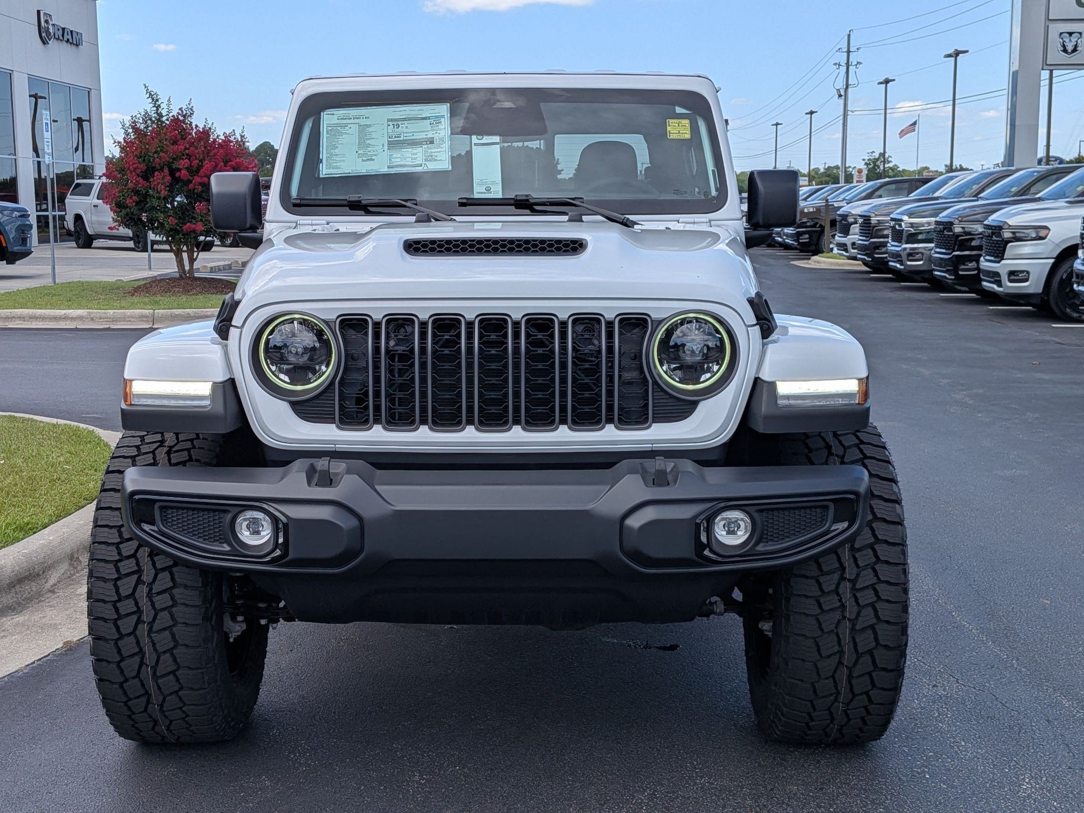 New 2026 Jeep Gladiator Sport AWD/4WD image 2