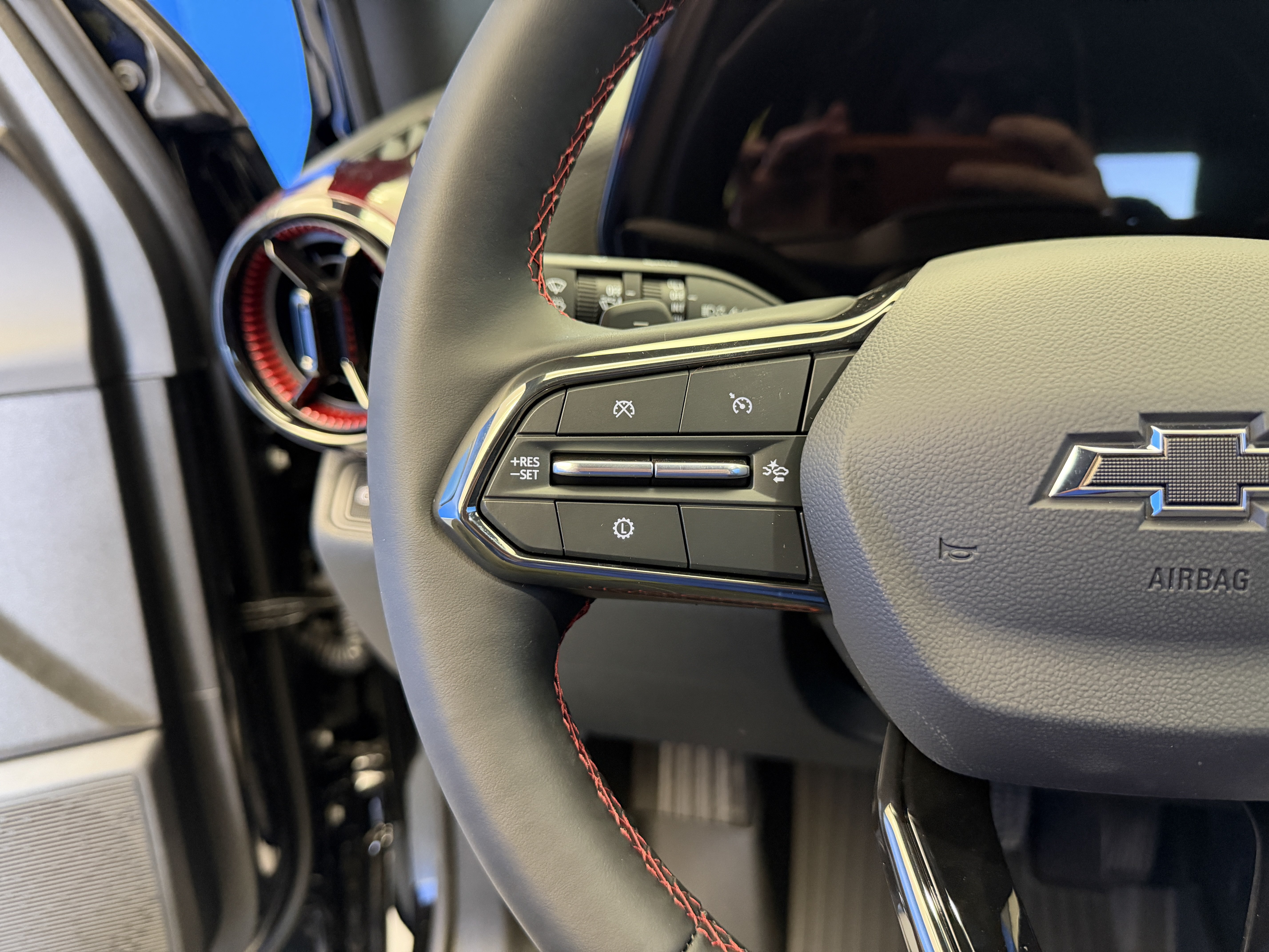 New 2027 Chevrolet Equinox RS w/ Safety and Technology Package FWD image 15