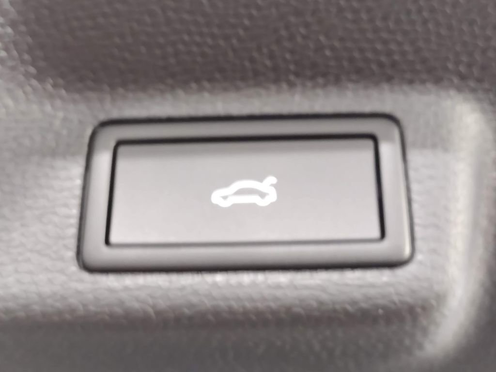 New 2025 Volkswagen ID. Buzz 1st Edition image 23