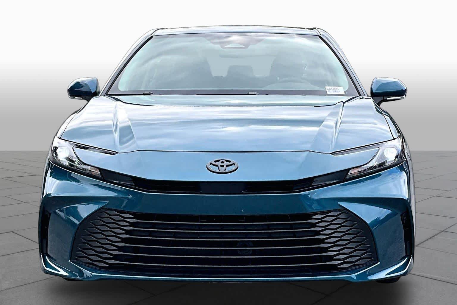 Used 2025 Toyota Camry LE FWD image 4