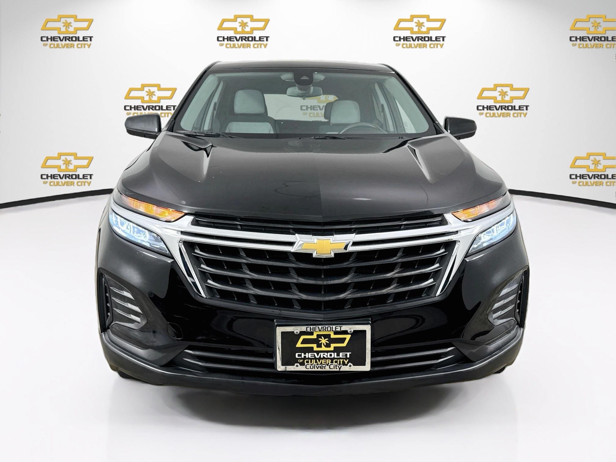Used 2023 Chevrolet Equinox LS w/ LS Convenience Package FWD image 2