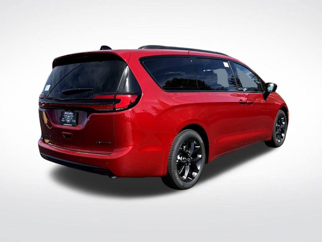 New 2026 Chrysler Pacifica Limited w/ Uconnect Theater Family Group image 9